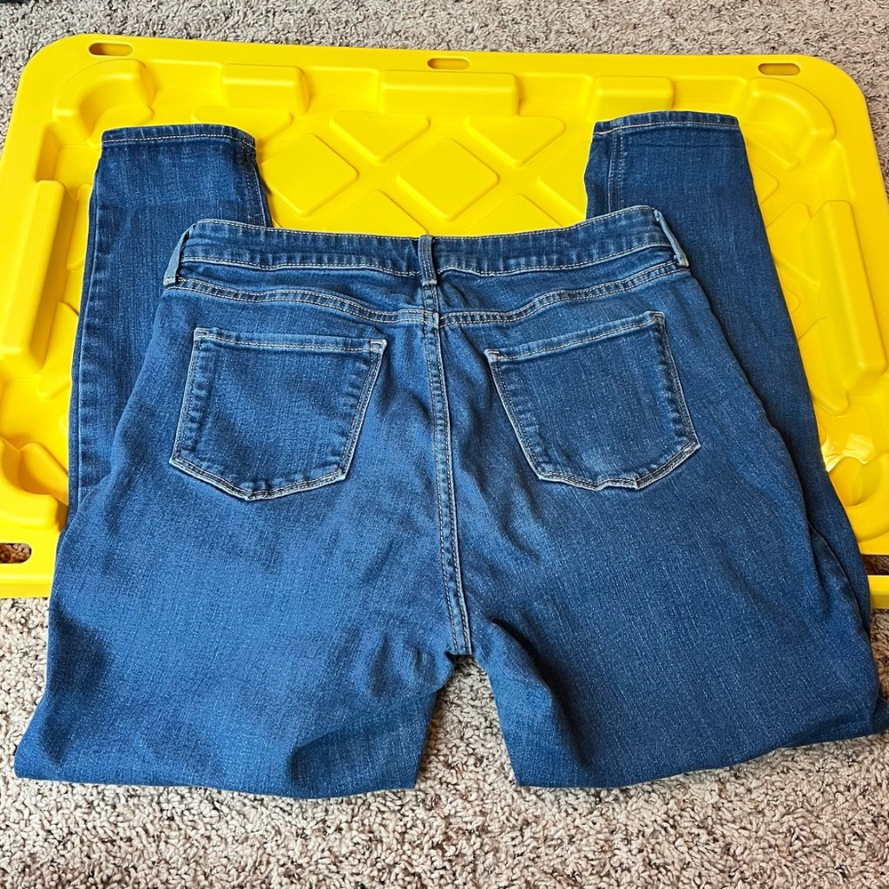 Woman’s old navy size 10 super skinny jeans